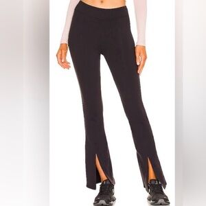 Alo Yoga Airbrush High-waist Flutter
Legging Black Split Hem size medium